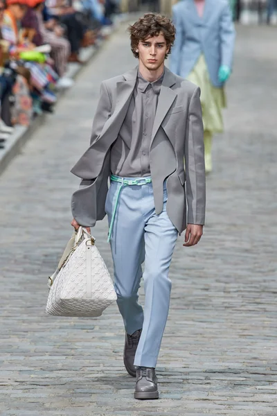 Look 8